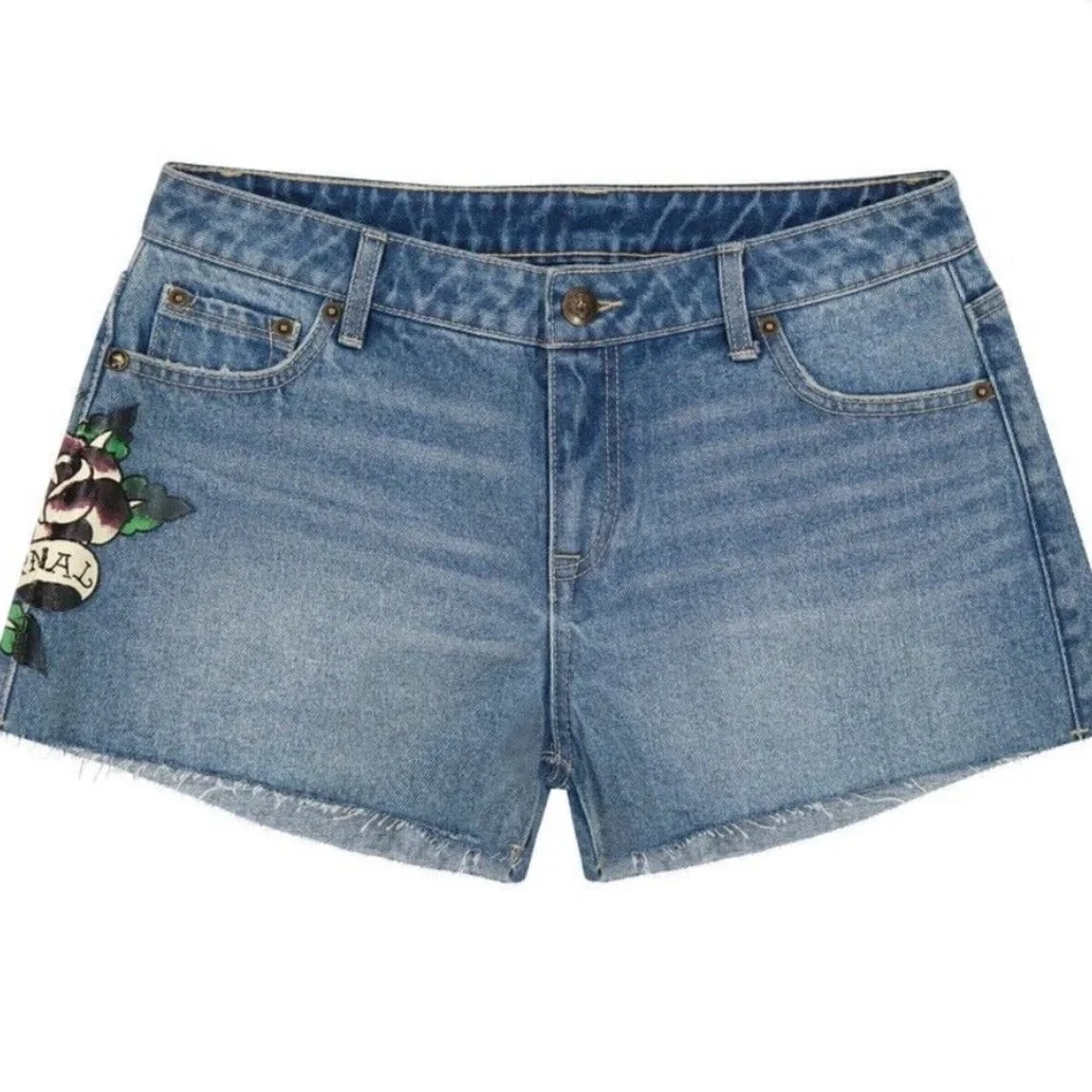 Ed Hardy Blue Denim Shorts with White Script and Multicolor Tattoo Heart - Picture 3 of 5